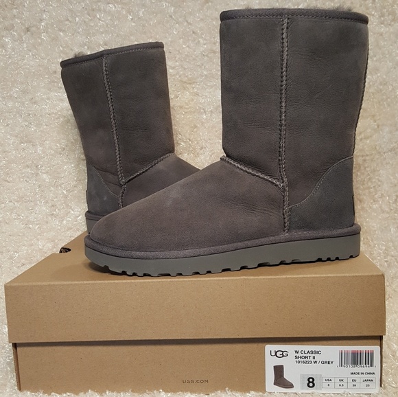 Nib Womens Ugg Classic Short Ii Grey 